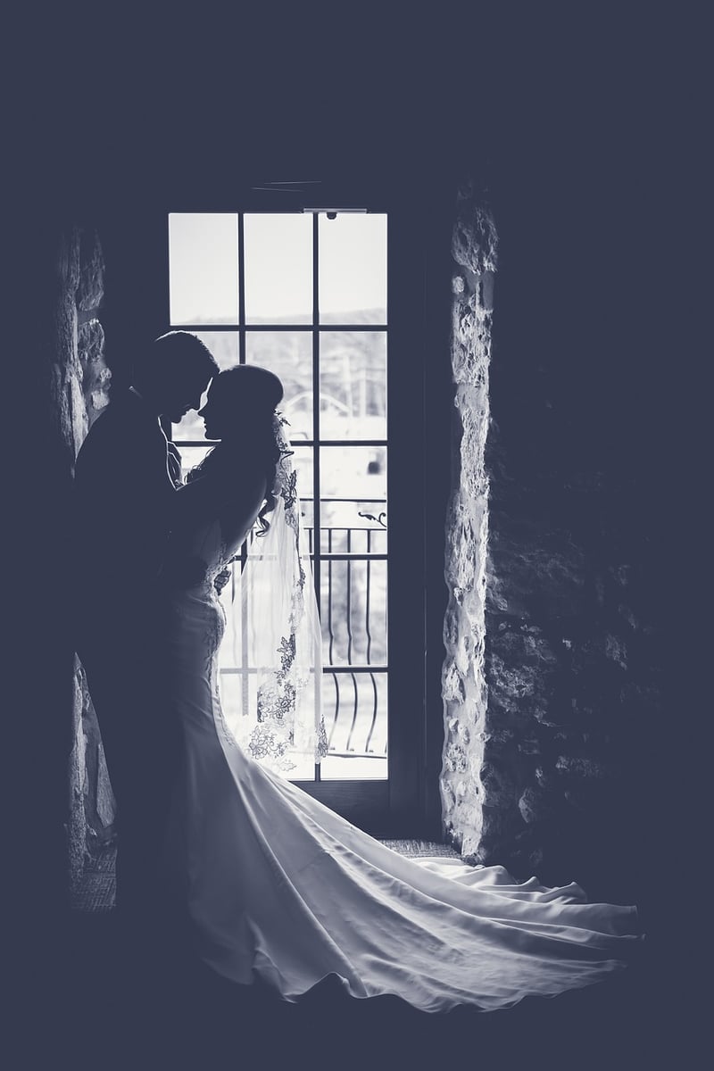 Wedding Twilight Kiss